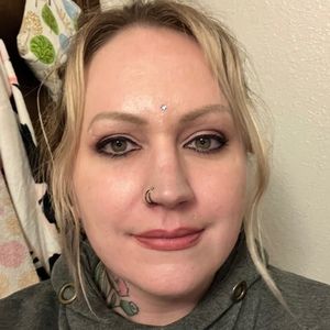 Meet your Posher, Carrie